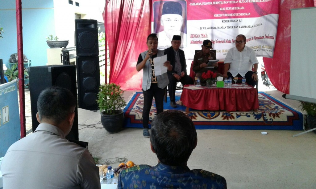 Pembacaan puisi perjuangan oleh Heri mewakili keluarga saat peringatan 35 tahun wafatnya HM Nawawi Arief