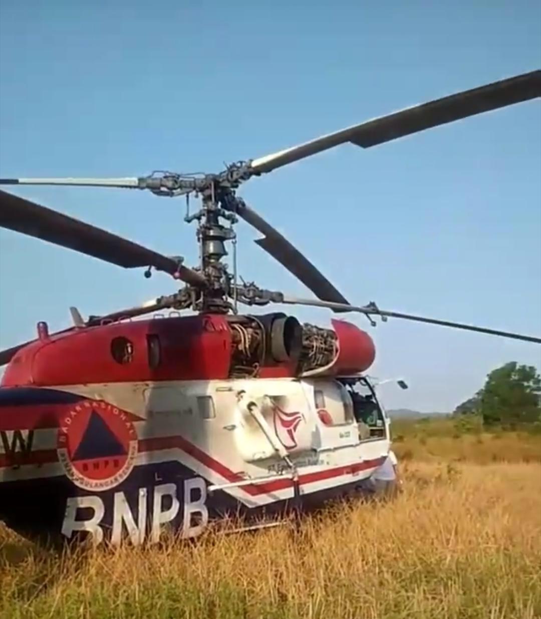 Helikopter Milik BNPB Mendarat Darurat Di Persawahan Cempaka ...