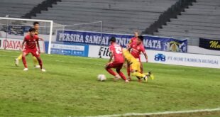 Laga kalteng putra vs Mitra Kukar di stadion Batakan / Hasan