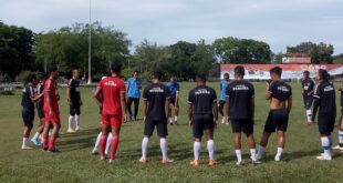 Skuat Persiba Balikpapan saat berlatih di lapangan Merdeka