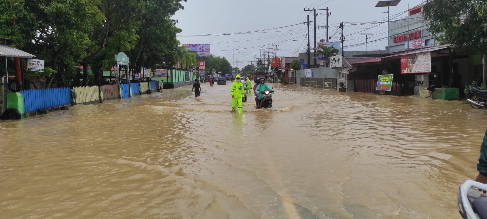 Banjir Di Jalan MT Haryono, Akses Jalan Ditutup - IniBalikpapan.Com