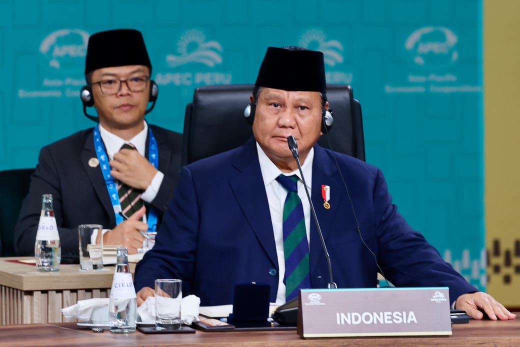 Presiden Prabowo Subianto dalam Leaders Retreat Konferensi Tingkat Tinggi (KTT) Kerja Sama Ekonomi Asia-Pasifik (APEC) 2024 yang digelar di Lima, Peru, Sabtu (16/11/2024). (Foto: BPMI Setpres/Rian)