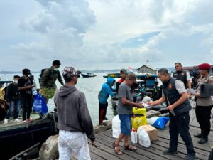 Polres Penajam Paser Utara (PPU) mengadakan sosialisasi tentang bahaya dan dampak hukum dari judi online di Pelabuhan Umum Penajam, Kamis (7/11).