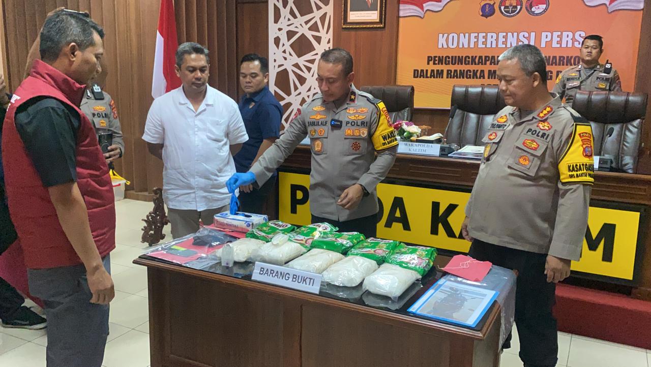 Wakapolda Kaltim Brigjen Pol Sabilul Alif dalam konfrensi pers, pengungkapan narkoba jenis sabu seberat 5 kilogram (KG) pada Kamis 14 November 2024