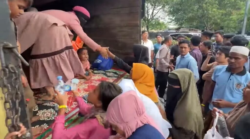 Sebanyak 152 pengungsi, yang mencakup perempuan hamil, anak-anak, dan perempuan lainnya, menjadi korban dari kebijakan yang tidak jelas arahnya.