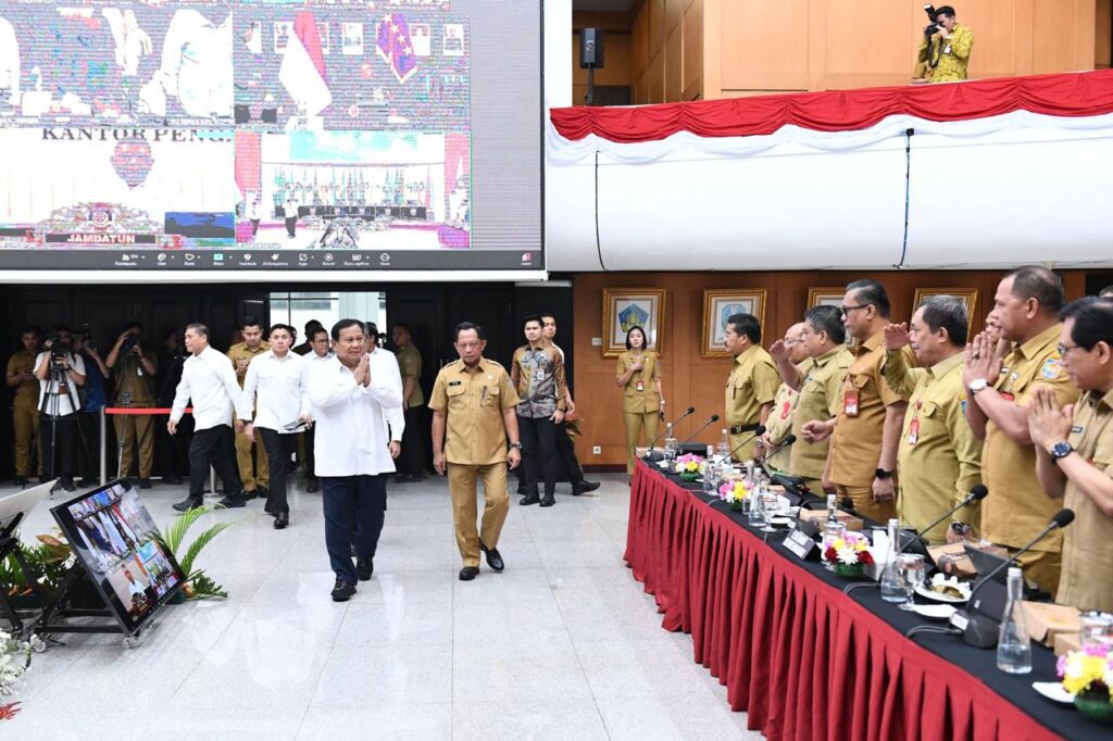 Presiden Prabowo Subianto menghadiri Rapat Koordinasi Pengendalian Inflasi Tahun 2024 di Sasana Bhakti Praja, Kementerian Dalam Negeri, Jakarta, Senin (09/12/2024). (Foto: BPMI Setpres/Kris)