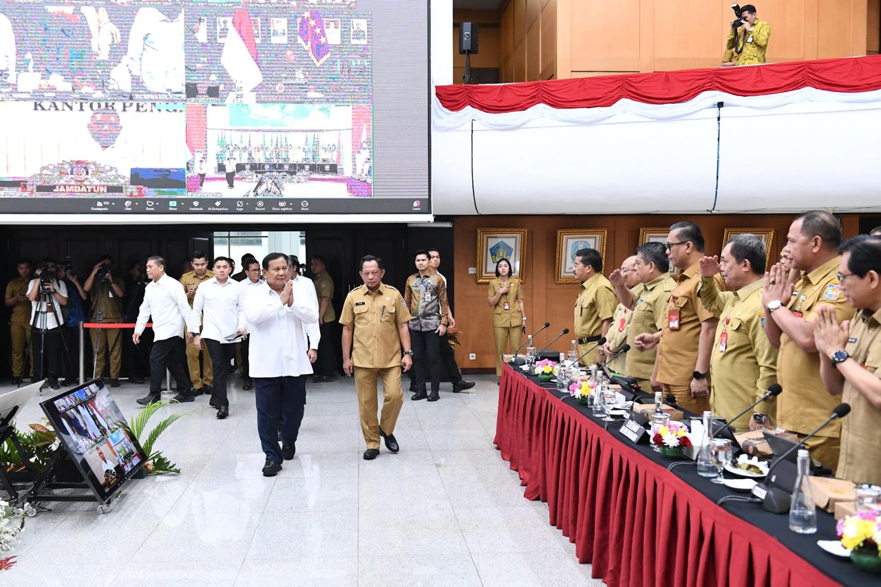 Presiden Prabowo Subianto menghadiri Rapat Koordinasi Pengendalian Inflasi Tahun 2024 di Sasana Bhakti Praja, Kementerian Dalam Negeri, Jakarta, Senin (09/12/2024). (Foto: BPMI Setpres/Kris)