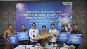 Pertamina Patra Niaga Regional Kalimantan kembali menunjukkan komitmennya terhadap dunia pendidikan dengan menyerahkan bantuan program Pertamax Berbagi Bagimu Negeri