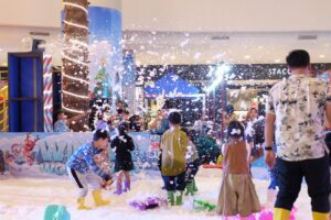 Kali ini, e-Walk dan Pentacity menghadirkan pengalaman unik lewat Buzz Snow Story: “Winter Wonderland.”