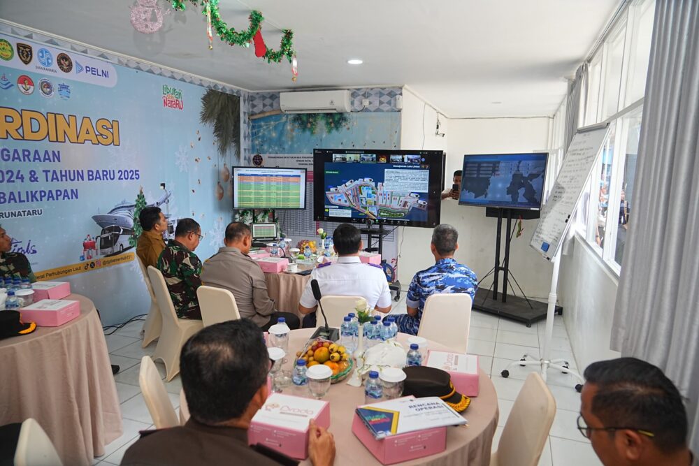 Wakapolda Kalimantan Timur, Brigjen Pol Dr. H. M. Sabilul Alif, bersama jajaran mengikuti pemantauan persiapan secara virtual yang dipimpin oleh Menko PMK, Prof. Dr. Pratikno, M.Soc.Sc., Selasa (24/12/24).