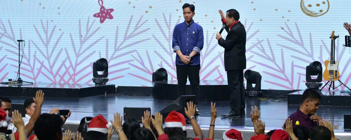 Wakil Presiden (Wapres) Gibran Rakabuming meninjau perayaan Natal di Gereja Bethel Indonesia (GBI) Keluarga Allah Solo Widuran di Jl. Sutan Syahrir No. 88, Kepatihan Kulon, Kecamatan Jebres, Kota Surakarta, Jawa Tengah, pada Rabu (25/12/2024) / Setwapres