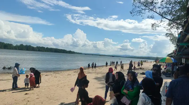 Obyek Wisata Pantai Pasir Mayang Paser / Pemkab Paser