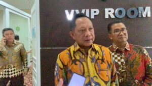 Mendagri Tito Karnavian di ruang VVIP Bandara Sepinggan Balikpapan