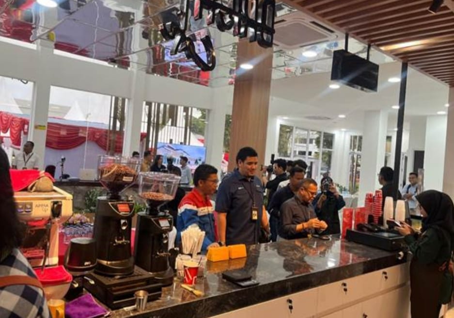 PT Pertamina Retail (PERTARE) makin serius kembangkan bisnis Non Fuel Retail (NFR). Kali ini, mereka hadirkan Bright Cafe di area Cafetaria & Fitness Centre Kantor PT Pertamina Patra Niaga Regional Kalimantan, Selasa (10/12).