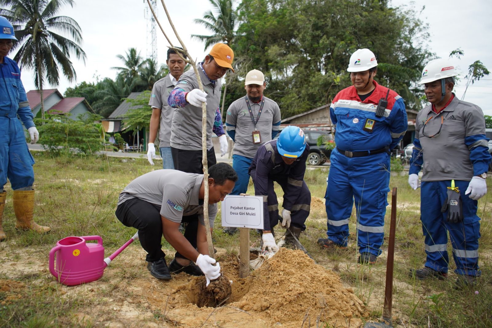 Dalam semangat menjaga bumi tetap hijau, PT Kilang Pertamina Internasional (KPI) Unit Balikpapan memperingati Hari Menanam Pohon Indonesia (HMPI) dengan menanam 200 pohon.