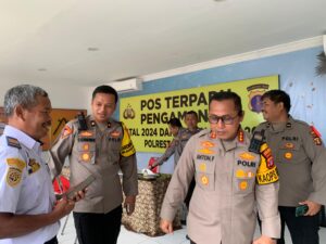 Mendekati perayaan Natal 2024, suasana di Balikpapan mulai dipadati aktivitas, terutama di Pelabuhan Semayang yang menjadi pintu utama arus mudik dan distribusi barang.