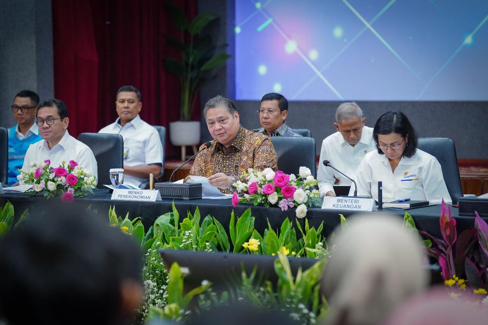 Menteri Koordinator Bidang Perekonomian Airlangga Hartarto didampingi Menteri Keuangan Sri Mulyani, Menteri UMKM Maman Abdurrahman, dan Kepala Badan Pangan Nasional Arief Prasetyo Adi mengumumkan kenaikkan PPN 12% mulai 1 Januari 2025