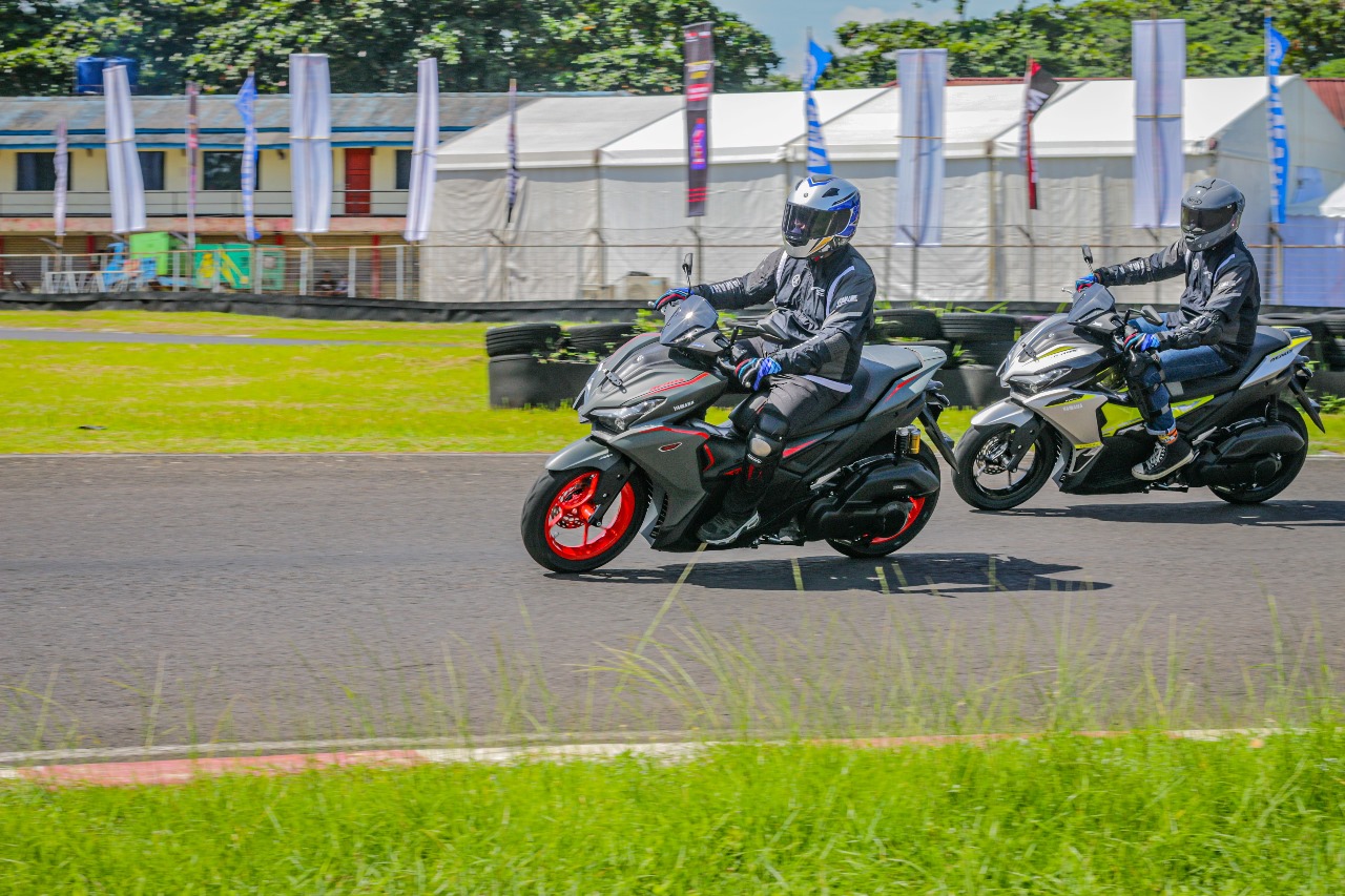 Yamaha AEROX ALPHA, skutik premium dengan DNA Super Sport yang baru diluncurkan langsung mencuri perhatian. Melalui acara “Aerox Track Day” di Sirkuit Sentul Karting