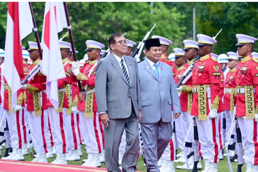 Presiden Prabowo Subianto, menyambut kedatangan Perdana Menteri (PM) Jepang, Ishiba Shigeru, di Istana Kepresidenan Bogor, Jawa Barat, pada Sabtu, 11 Januari 2025, dalam rangka kunjungan resmi. Foto: BPMI Setpres/Muchlis Jr